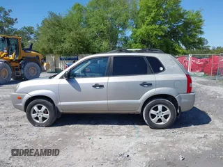 2006 Hyundai Tucson GL with VIN KM8JM12BX6U249982, listed as a IAAI auction lot 41976033 with 107,153 mi miles. Bid and sale history available at carsss.com. Image 14.