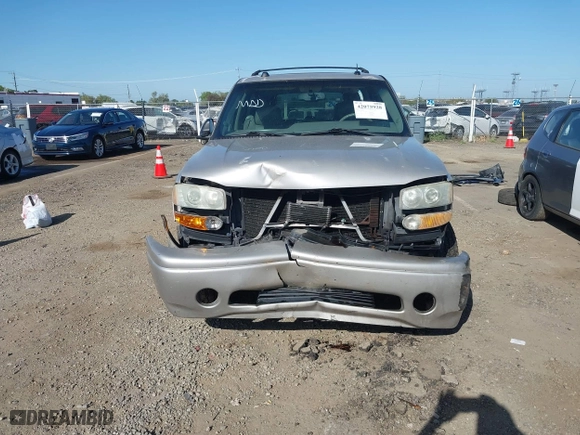 2004 GMC Yukon XL Denali with VIN 1GKFK66U64J214013, listed as a IAAI auction lot 42075928 with 277,194 mi miles. Bid and sale history available at carsss.com. Image 13.