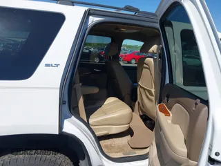 2007 GMC Yukon SLT with VIN 1GKFK13007R319995, listed as a IAAI auction lot 42142010 with 248,723 mi miles. Bid and sale history available at carsss.com. Image 8.