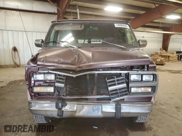 1992 Chevrolet Chevy Van z VIN 2GBEG25K3N4150299, wystawiony jako Copart lot #74099444 z przebiegiem 156 341 mil mil oraz Tytuł czysty. Historia ofert i sprzedaży dostępna na DreamBid. Obrazek 5.