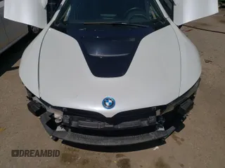 2016 BMW i8 z VIN WBY2Z2C53GV675600, wystawiony jako Copart lot #51118821 z przebiegiem 2 470 mil mil oraz Czysty tytuł • Clean title. Historia ofert i sprzedaży dostępna na DreamBid. Obrazek 7.