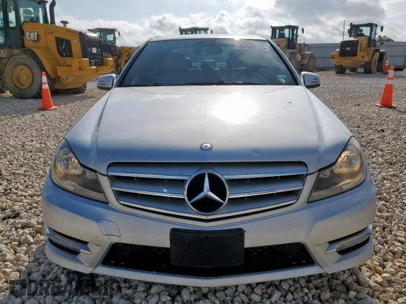 2012 Mercedes-Benz C 250 Sport z VIN WDDGF4HB5CR235008, wystawiony jako Copart lot #62409135 z przebiegiem 146 642 mil mil oraz Czysty tytuł • Clean title. Historia ofert i sprzedaży dostępna na DreamBid. Obrazek 5.