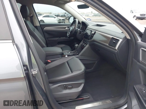 2020 Volkswagen Atlas SEL with VIN 1V2ER2CA6LC505201, listed as a IAAI auction lot 41335878 with 30,732 mi miles and . Bid and sale history available at DreamBid. Image 5.