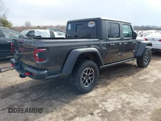 2024 Jeep Gladiator Rubicon z VIN 1C6JJTBG5RL110669, wystawiony jako IAAI lot #41694630 z przebiegiem 1 189 mil mil oraz . Historia ofert i sprzedaży dostępna na DreamBid. Obrazek 4.