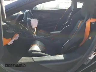 2017 McLaren 570S z VIN SBM13DAA3HW003517, wystawiony jako Copart lot #37948714 z przebiegiem 7587 mil mil oraz . Historia ofert i sprzedaży dostępna na DreamBid. Obrazek 7.