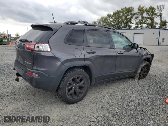2017 Jeep Cherokee Trailhawk z VIN 1C4PJMBS0HW577055, wystawiony jako Copart lot #56428235 z przebiegiem 137 296 mil mil oraz Szkoda całkowita • Salvage title. Historia ofert i sprzedaży dostępna na DreamBid. Obrazek 3.