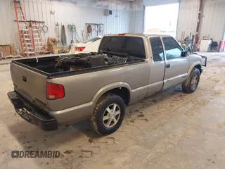 2002 Chevrolet S-10 LS with VIN 1GCDT19WX28127512, listed as a IAAI auction lot 41708908 with 214,549 mi miles. Bid and sale history available at carsss.com. Image 4.