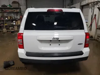 2013 Jeep Patriot Latitude with VIN 1C4NJPFA0DD250364, listed as a Copart auction lot 86316314 with 68,686 mi miles and Salvage Title. Bid and sale history available at carsss.com. Image 6.
