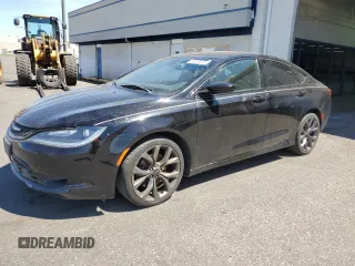 2015 Chrysler 200 S z VIN 1C3CCCBB3FN553892, wystawiony jako Copart lot #58670675 z przebiegiem 122 435 mil mil oraz Czysty tytuł • Clean title. Historia ofert i sprzedaży dostępna na DreamBid. Obrazek 1.