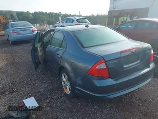 2012 Ford Fusion SE z VIN 3FAHP0HA7CR107455, wystawiony jako IAAI lot #39979687 z przebiegiem 157 764 mil mil oraz . Historia ofert i sprzedaży dostępna na DreamBid. Obrazek 3.