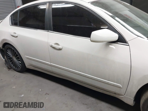 2008 Nissan Altima 2.5 with VIN 1N4AL21E68C230515, listed as a IAAI auction lot 39448523 with 170,916 mi miles. Bid and sale history available at carsss.com. Image 14.