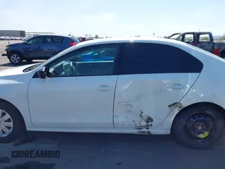 2015 Volkswagen Jetta S с VIN 3VW2K7AJ1FM266410, выставлен на аукционе IAAI как лот 42353308 с пробегом 147 578 миль миль и . История ставок и продаж доступна на DreamBid. Изображение 14.