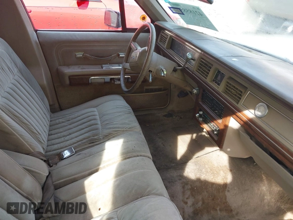 1988 Ford Crown Victoria z VIN 2FABP74F8JX224055, wystawiony jako IAAI lot #42185854 z przebiegiem 32 378 mil mil oraz . Historia ofert i sprzedaży dostępna na DreamBid. Obrazek 5.