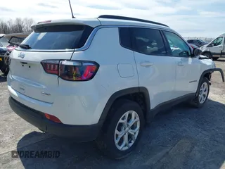 2024 Jeep Compass Latitude with VIN 3C4NJDBN5RT109413, listed as a IAAI auction lot 41987069 with 19,118 mi miles and . Bid and sale history available at DreamBid. Image 4.