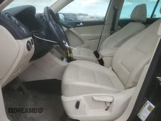 2012 Volkswagen Tiguan S z VIN WVGBV7AX0CW603364, wystawiony jako Copart lot #55048885 z przebiegiem 81 175 mil mil oraz Szkoda całkowita • Salvage title. Historia ofert i sprzedaży dostępna na DreamBid. Obrazek 7.