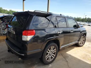 2010 Toyota 4Runner SR5 z VIN JTEZU5JR8A5000530, wystawiony jako Copart lot #55772475 z przebiegiem Nie podano mil oraz Szkoda całkowita • Salvage title. Historia ofert i sprzedaży dostępna na DreamBid. Obrazek 3.