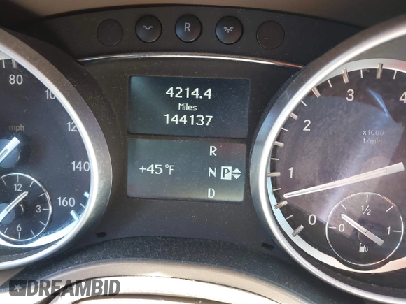 2012 Mercedes-Benz GL 450 z VIN 4JGBF7BE2CA795653, wystawiony jako IAAI lot #41847301 z przebiegiem 144 137 mil mil oraz . Historia ofert i sprzedaży dostępna na DreamBid. Obrazek 15.