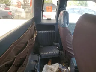 1990 GMC Sonoma z VIN 1GTCS19Z4L8502532, wystawiony jako Copart lot #71074514 z przebiegiem 148 195 mil mil oraz Szkody całkowita. Historia ofert i sprzedaży dostępna na DreamBid. Obrazek 10.