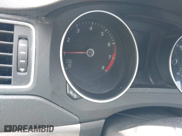 2015 Volkswagen Jetta SE with VIN 3VWD07AJ3FM242267, listed as a IAAI auction lot 41500978 with Not provided miles and . Bid and sale history available at DreamBid. Image 7.