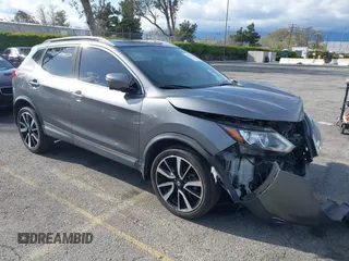 2017 Nissan Rogue S z VIN JN1BJ1CP1HW002968, wystawiony jako IAAI lot #41896777 z przebiegiem 128 583 mil mil oraz . Historia ofert i sprzedaży dostępna na DreamBid. Obrazek 1.
