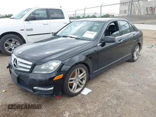 2012 Mercedes-Benz C 300 Sport z VIN WDDGF8BB9CR208314, wystawiony jako IAAI lot #42489087 z przebiegiem 117 601 mil mil oraz . Historia ofert i sprzedaży dostępna na DreamBid. Obrazek 17.