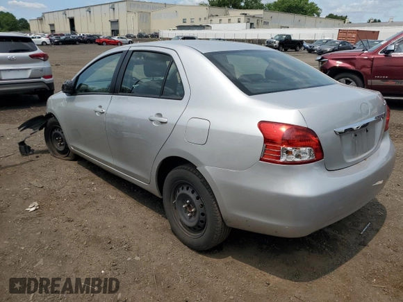 2012 Toyota Yaris z VIN JTDBT4K38C1414236, wystawiony jako Copart lot #58471515 z przebiegiem Nie podano mil oraz Szkoda całkowita • Salvage title. Historia ofert i sprzedaży dostępna na DreamBid. Obrazek 2.