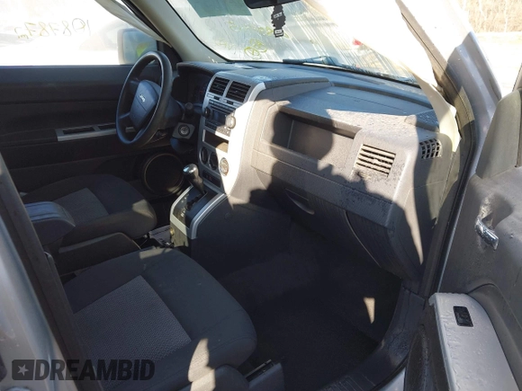 2008 Jeep Patriot Sport with VIN 1J8FT28W98D519566, listed as a IAAI auction lot 41804415 with 108,787 mi miles. Bid and sale history available at carsss.com. Image 5.