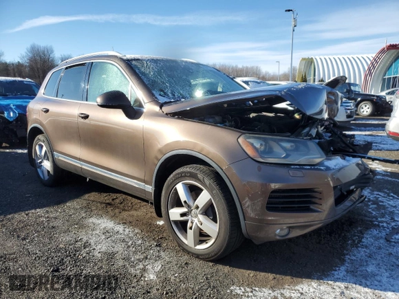 2013 Volkswagen Touareg Sport с VIN WVGEP9BP5DD003924, выставлен на аукционе Copart как лот 83310484 с пробегом Не указан миль и Списание • Salvage title. История ставок и продаж доступна на DreamBid. Изображение 4.