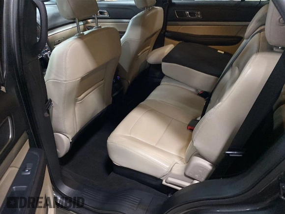 2019 Ford Explorer XLT z VIN 1FM5K8D81KGB25223, wystawiony jako IAAI lot #41964245 z przebiegiem 94 568 mil mil oraz . Historia ofert i sprzedaży dostępna na DreamBid. Obrazek 1.