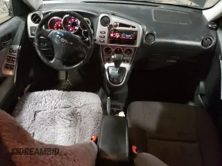 2006 Toyota Matrix STD z VIN 2T1LR30E96C562445, wystawiony jako Copart lot #87267984 z przebiegiem 131 416 mil mil oraz Szkody całkowita. Historia ofert i sprzedaży dostępna na DreamBid. Obrazek 8.