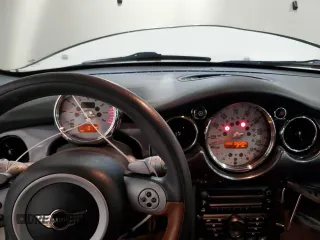 2008 MINI Convertible S z VIN WMWRH335X8TL96812, wystawiony jako Copart lot #85716254 z przebiegiem 50 204 mil mil oraz Szkoda całkowita • Salvage title. Historia ofert i sprzedaży dostępna na DreamBid. Obrazek 9.