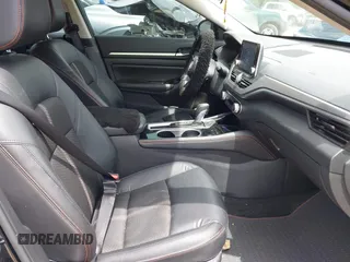 2024 Nissan Altima SR z VIN 1N4BL4CV4RN323262, wystawiony jako IAAI lot #42323966 z przebiegiem 25 124 mil mil oraz . Historia ofert i sprzedaży dostępna na DreamBid. Obrazek 5.