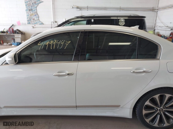 2013 Hyundai Genesis 5.0L R-Spec with VIN KMHGC4DH8DU219604, listed as a IAAI auction lot 41999447 with 211,085 mi miles. Bid and sale history available at carsss.com. Image 14.
