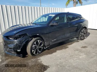 2023 Ford Mustang Mach-E Premium z VIN 3FMTK3SUXPMB05415, wystawiony jako Copart lot #60814875 z przebiegiem 22 802 mil mil oraz Nie do naprawy • Non repairable. Historia ofert i sprzedaży dostępna na DreamBid. Obrazek 1.
