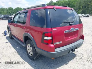 2007 Ford Explorer XLT with VIN 1FMEU73E67UB28736, listed as a IAAI auction lot 42160256 with 136,796 mi miles. Bid and sale history available at carsss.com. Image 3.