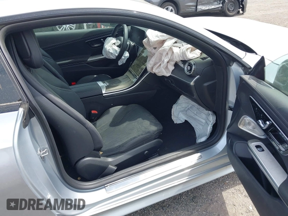 2024 Mercedes-Benz CLE 300 z VIN W1KMJ4HB6RF035931, wystawiony jako IAAI lot #42102487 z przebiegiem 3169 mil mil oraz . Historia ofert i sprzedaży dostępna na DreamBid. Obrazek 5.