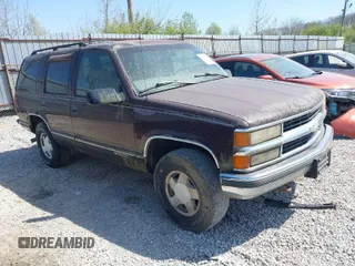 1997 Chevrolet Tahoe z VIN 1GNEK13R5VJ386701, wystawiony jako IAAI lot #42046195 z przebiegiem 241 735 mil mil oraz . Historia ofert i sprzedaży dostępna na DreamBid. Obrazek 1.