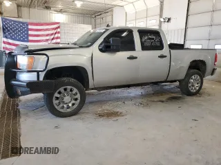 2014 GMC Sierra 2500HD SLE z VIN 1GT120E8XEF126075, wystawiony jako Copart lot #52549825 z przebiegiem 227 340 mil mil oraz Szkoda całkowita • Salvage title. Historia ofert i sprzedaży dostępna na DreamBid. Obrazek 1.