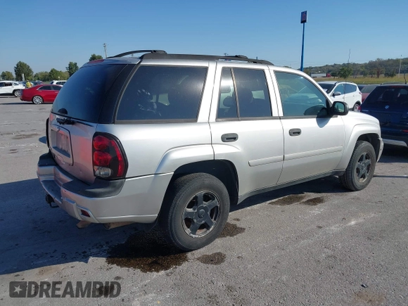 2006 Chevrolet TrailBlazer LS with VIN 1GNDT13S762231896, listed as a IAAI auction lot 40548299 with 229,861 mi miles and . Bid and sale history available at DreamBid. Image 4.