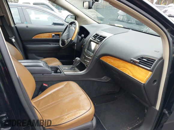 2011 Lincoln MKX with VIN 2LMDJ8JKXBBJ31869, listed as a IAAI auction lot 41710747 with 191,698 mi miles. Bid and sale history available at carsss.com. Image 5.