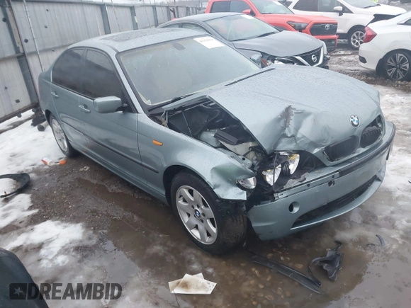 2005 BMW 3 Series 325i with VIN WBAEV33475KW16987, listed as a IAAI auction lot 41353913 with 211,222 mi miles. Bid and sale history available at carsss.com. Image 1.