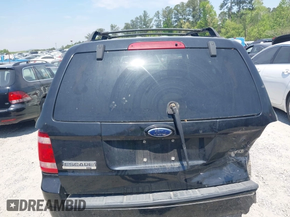 2008 Ford Escape XLT с VIN 1FMCU931X8KB06459, выставлен на аукционе IAAI как лот 42055096 с пробегом 156 316 миль миль и . История ставок и продаж доступна на DreamBid. Изображение 16.