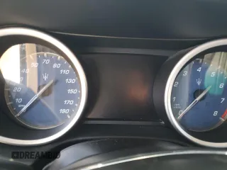 2014 Maserati Ghibli S Q4 z VIN ZAM57RTA2E1083387, wystawiony jako Copart lot #53621465 z przebiegiem Nie podano mil oraz Szkody całkowita. Historia ofert i sprzedaży dostępna na DreamBid. Obrazek 9.