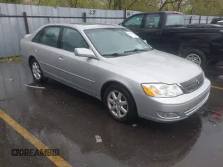 2002 Toyota Avalon XL with VIN 4T1BF28B82U226125, listed as a IAAI auction lot 42051595 with 262,785 mi miles. Bid and sale history available at carsss.com. Image 1.