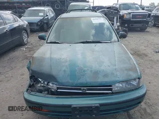 1992 Honda Accord LX with VIN 1HGCB9856NA017075, listed as a IAAI auction lot 41530791 with 205,952 mi miles. Bid and sale history available at carsss.com. Image 12.