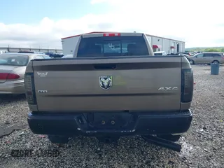 2010 Dodge 2500 SLT z VIN 3D7UT2CL7AG174645, wystawiony jako IAAI lot #42073179 z przebiegiem 158 842 mil mil oraz . Historia ofert i sprzedaży dostępna na DreamBid. Obrazek 17.