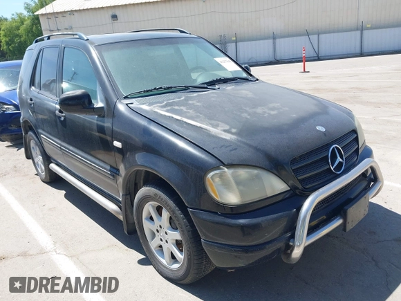 2000 Mercedes-Benz M 320/430/500 z VIN 4JGAB72E0YA203293, wystawiony jako IAAI lot #42257048 z przebiegiem 274 082 mil mil oraz . Historia ofert i sprzedaży dostępna na DreamBid. Obrazek 1.
