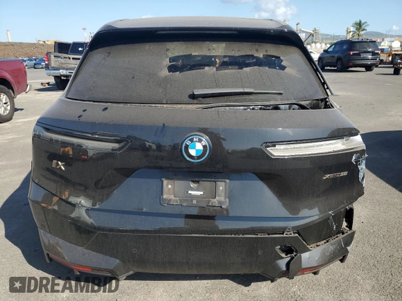 2022 BMW iX xDrive50 z VIN WB523CF04NCK19635, wystawiony jako Copart lot #44999765 z przebiegiem 28 141 mil mil oraz Szkoda całkowita • Salvage title. Historia ofert i sprzedaży dostępna na DreamBid. Obrazek 6.