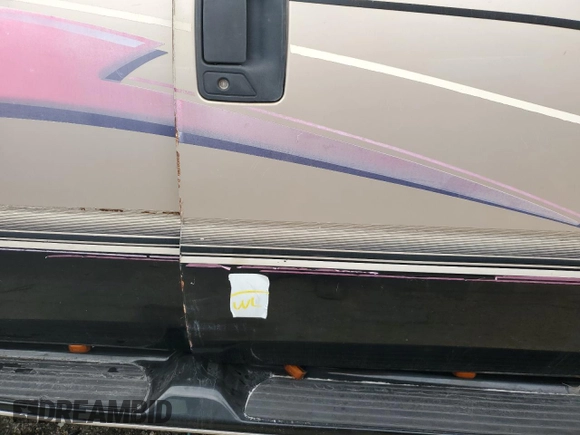 1999 Ford F-350 XL z VIN 1FTWW32F1XEA00890, wystawiony jako Copart lot #81316284 z przebiegiem 221 920 mil mil oraz Nie do naprawy • Non repairable. Historia ofert i sprzedaży dostępna na DreamBid. Obrazek 12.
