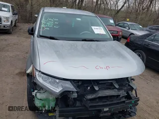 2020 Mitsubishi Outlander ES z VIN JA4AZ3A32LZ026792, wystawiony jako IAAI lot #41907596 z przebiegiem 145 638 mil mil oraz . Historia ofert i sprzedaży dostępna na DreamBid. Obrazek 17.